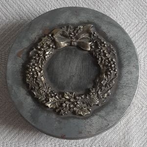 FINAL $5.00 Metal tin with wreath